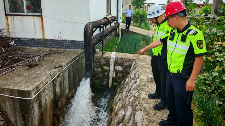 C:\Users\Administrator\Desktop\京哈北线分公司指挥调度中心多举措筑牢防汛“安全堤”\4