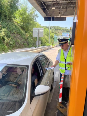 _cgi-bin_mmwebwx-bin_webwxgetmsgimg__&MsgID=2224734103469588824&skey=@crypt_93189478_97f4ddee2440ebfb7d7e25a7ff9e7384&mmweb_appid=wx_webfilehelper